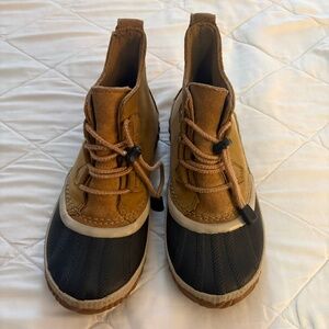 Sorel Out N About Boots Youth Size 4